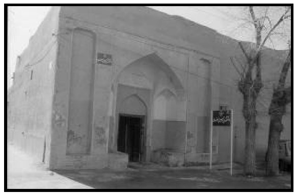 Fig 5. Entrance of Pardis Faculty of Isfahan in early 1980s.